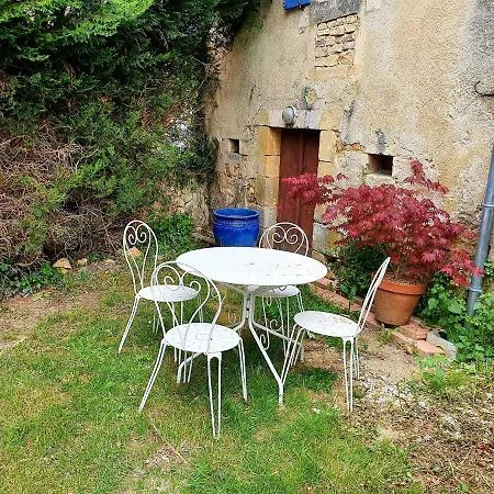 Aux Portes De